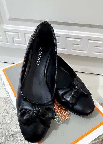 Siyah Kısa Topuklu Fiyonk Detaylı Kadın Babet - Görsel 5