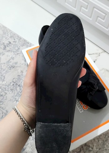 Siyah Kısa Topuklu Fiyonk Detaylı Kadın Babet - Görsel 3