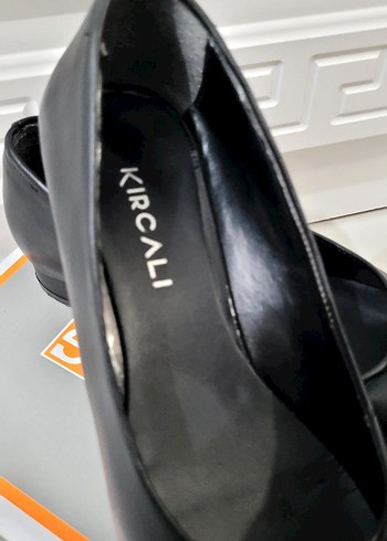 Siyah Kısa Topuklu Fiyonk Detaylı Kadın Babet - Görsel 6