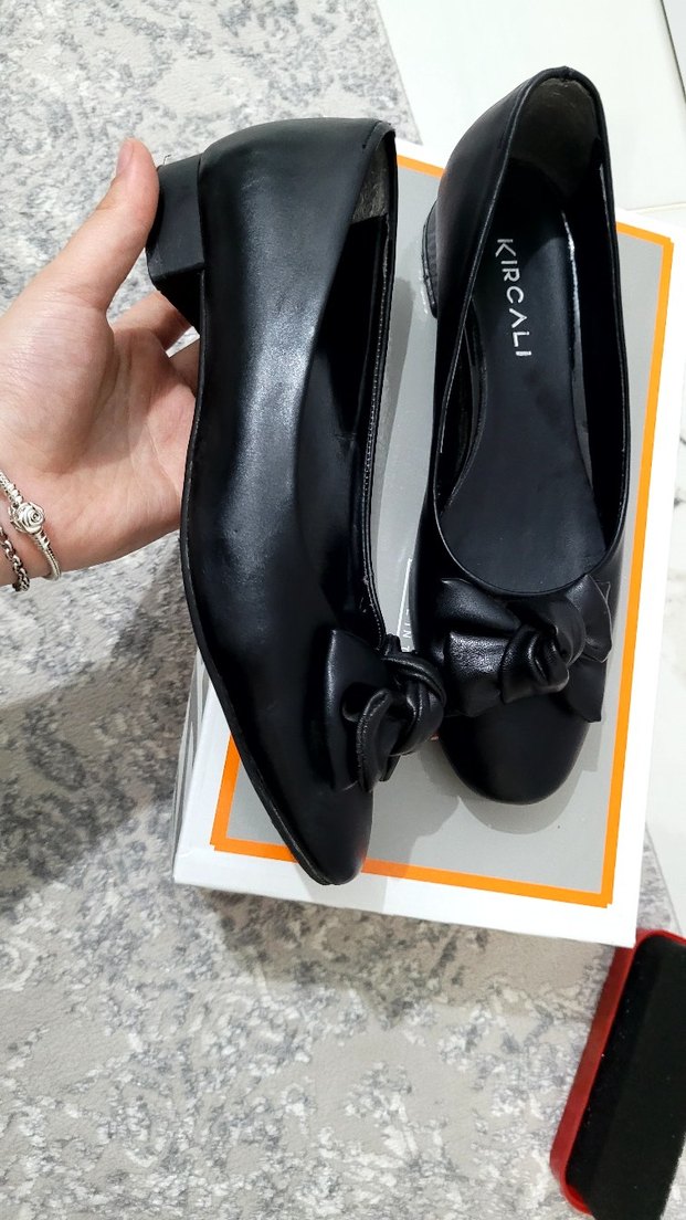 Siyah Kısa Topuklu Fiyonk Detaylı Kadın Babet - Görsel 4