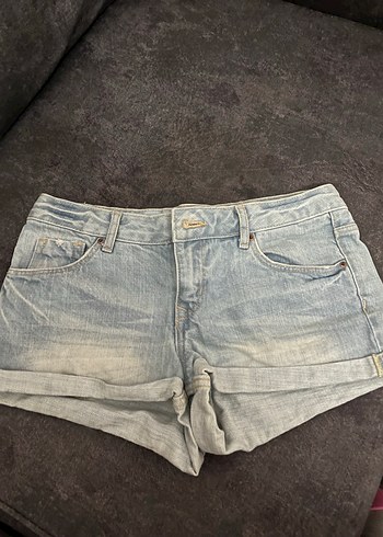 Düğmeli Gri Mini Denim Şort