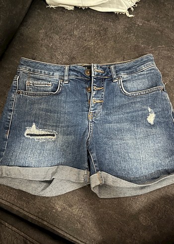 LC Waikiki Düğmeli Mini Mavi Denim Şort