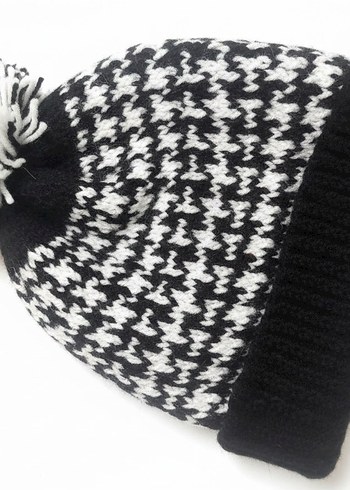 Siyah Beyaz Örgü Ponponlu Kadın Bere - Görsel 2