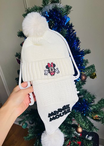 Beyaz ve Gri Nakışlı Örgü Bere ve Atkı Seti - Görsel 4