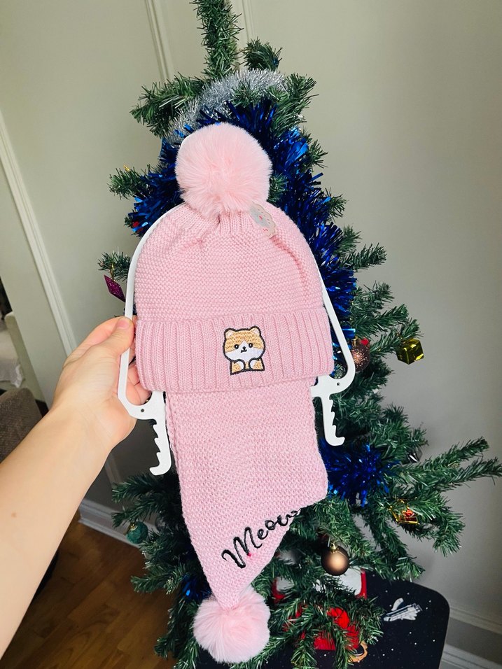 Beyaz ve Gri Nakışlı Örgü Bere ve Atkı Seti - Görsel 2