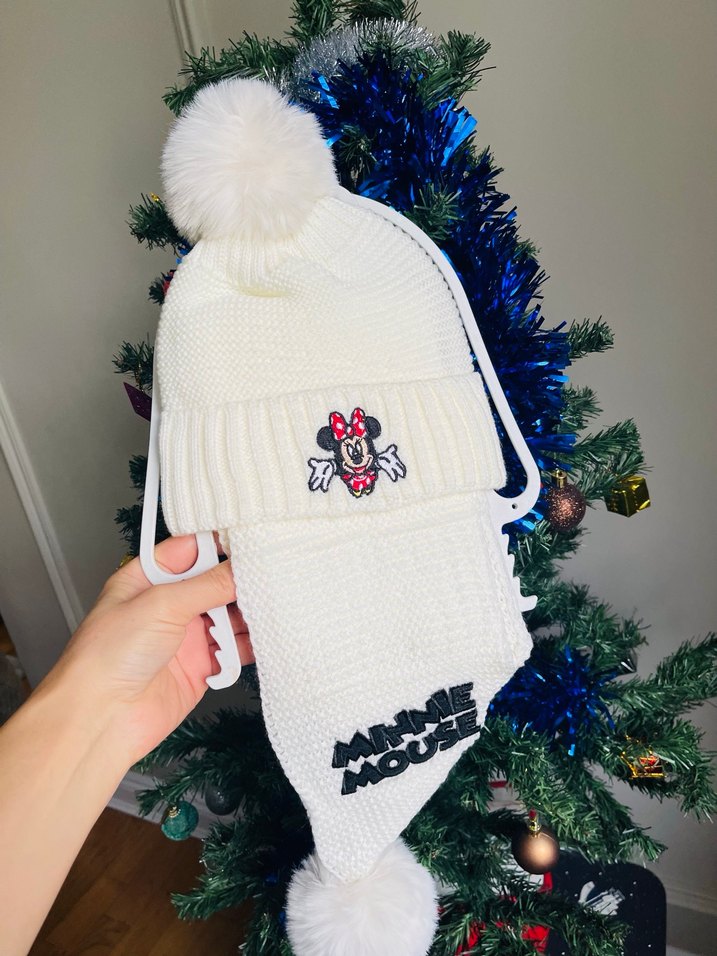 Beyaz ve Gri Nakışlı Örgü Bere ve Atkı Seti - Görsel 4