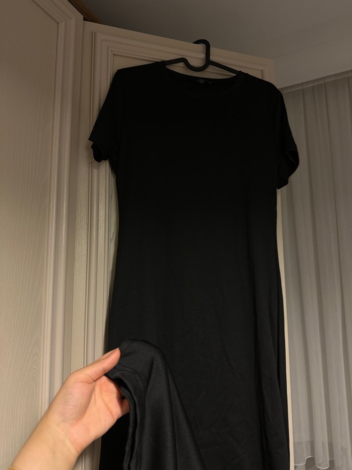 Siyah Kısa Kollu Elbise - Görsel 2