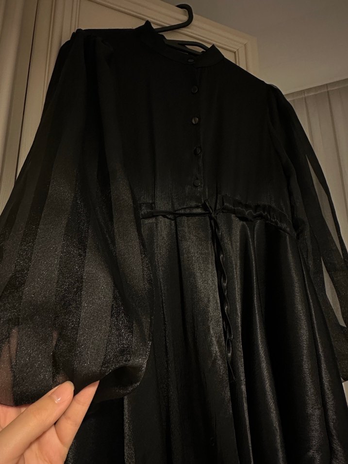 Saten Siyah Düğmeli Kısa Şık Tünik - Görsel 2