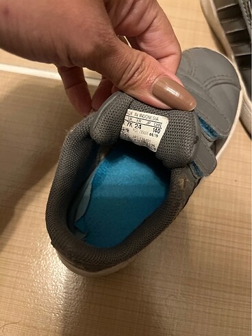24 Beden Adidas çocuk ayakkabısı