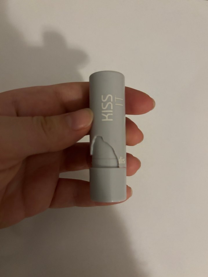 Bej Renkli Kiss It Ruj - Görsel 3