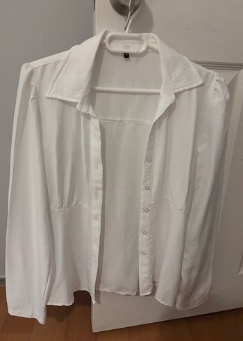 Trendyol Düğmeli Beyaz V Yaka Kadın Gömlek - Görsel 2