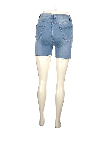 40 Beden PreLoved Mini Şort %70 İndirimli.