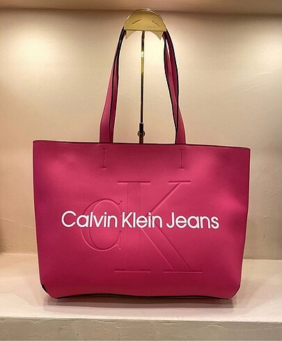  Beden siyah Renk Calvin klein baskılı çanta