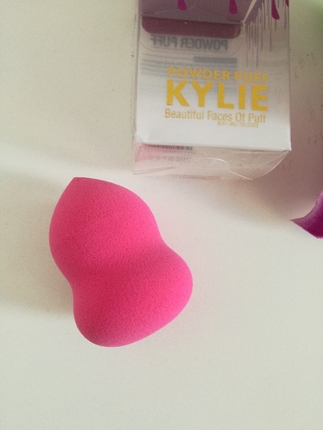 Kylie Cosmetics Kylie puff sünger