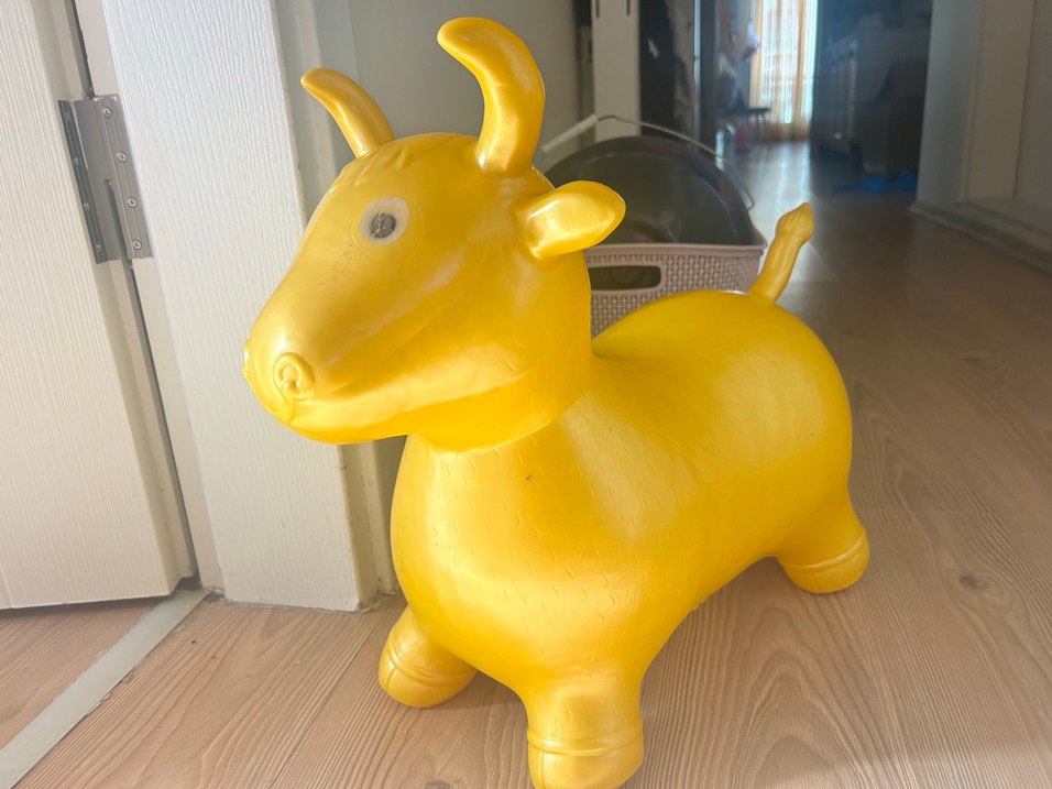 Sarı Şişme Oyuncak Hayvan - Görsel 2