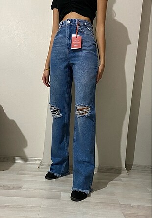 YIRTIK MODEL JEAN