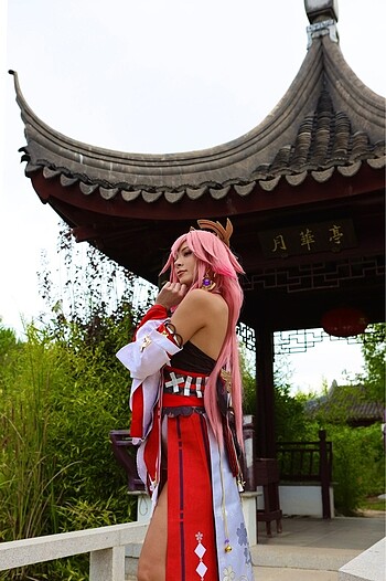 Yae Miko cosplay kostüm