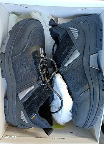 orijinal Calvin Klein 44 sneaker hiç kullanılmadı kutusunda.