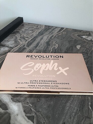 Revolution Revolution 18?li far paleti