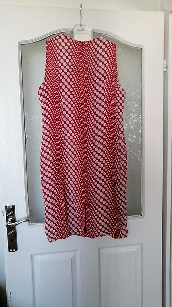44 Beden kırmızı Renk Puantiyeli elbise 