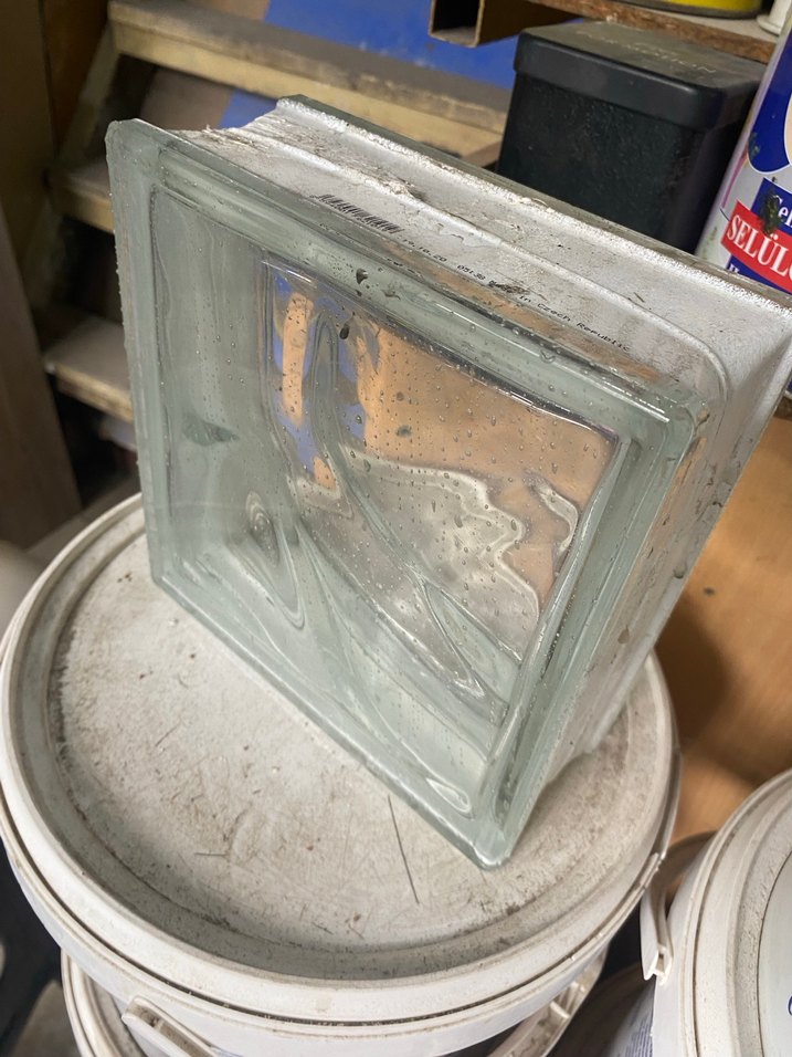 Beyaz cam vazoda dikdörtgen tasarım - Görsel 3