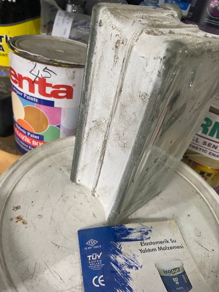 Beyaz cam vazoda dikdörtgen tasarım - Görsel 2