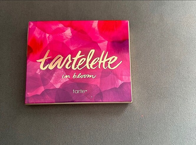 Tarte Tartelette ın bloom clay palette