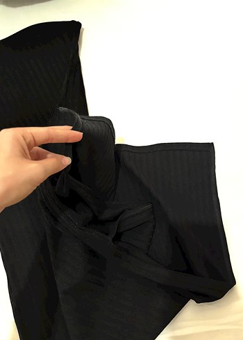 H&M siyah straplez midi yırtmaclı elbise