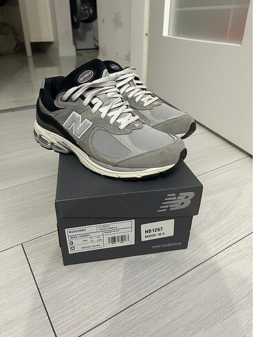 New balance 2002r