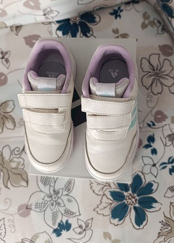 26 Beden Adidas Kız Çocuk Beyaz Cırtlı Spor Ayakkabı