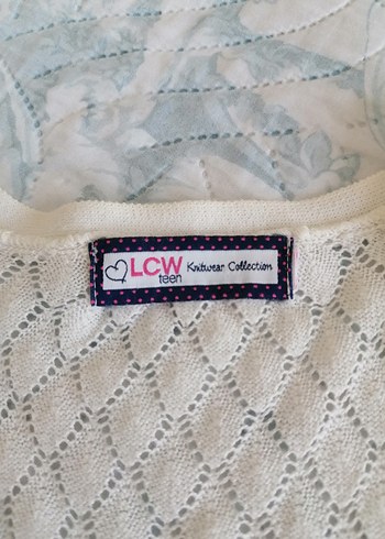 LC Waikiki Nakışlı Beyaz Örgü Hırka