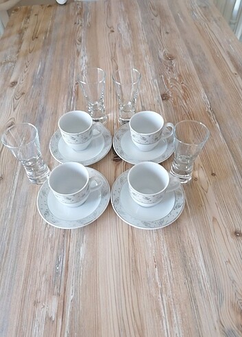 Kütahya porselen 4 kişilik kahve fincanı takımı ve 4 adet su bar