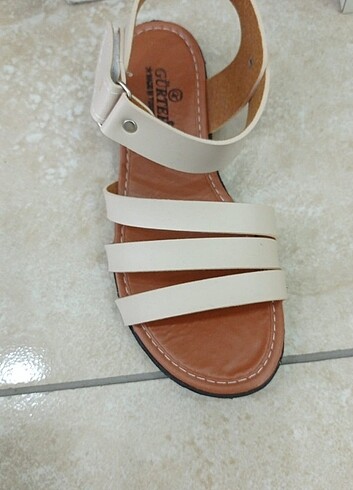 Diğer 39 numara bej rengi sandalet