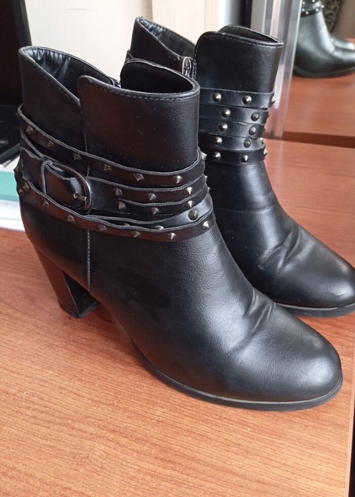 Flo dan alıntı temiz giyilmiş bot - Görsel 2