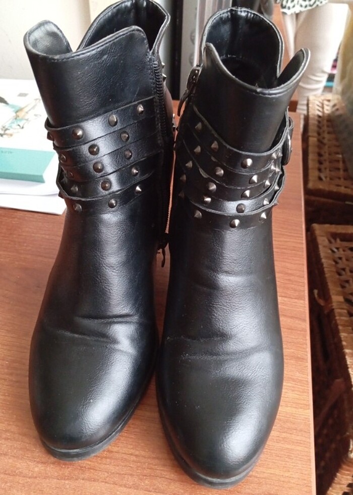 Flo dan alıntı temiz giyilmiş bot - Görsel 4