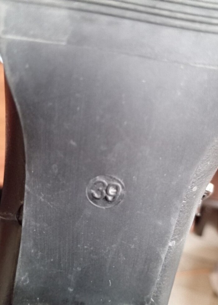 Flo dan alıntı temiz giyilmiş bot - Görsel 5