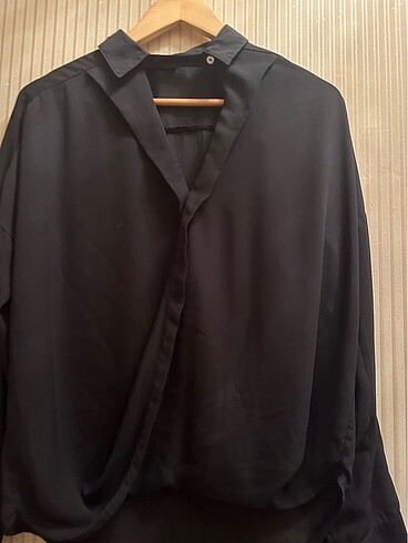 Batik siyah dekolteli gömlek