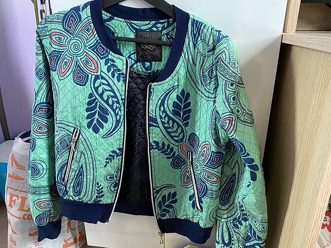 Kapitoneli crop ceket