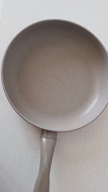 Korkmaz 24 cm granıt tava