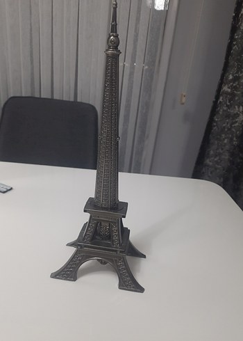 Siyah Eyfel Kulesi Figürü Kılıçlı - Görsel 2