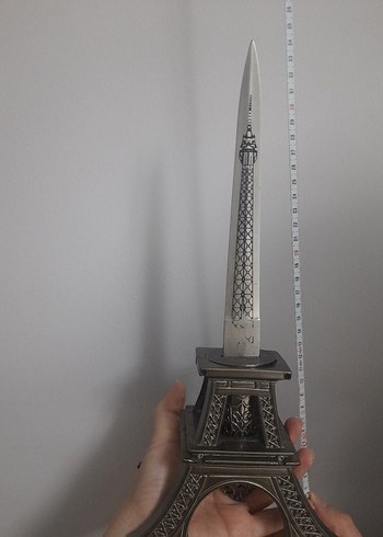 Siyah Eyfel Kulesi Figürü Kılıçlı - Görsel 7