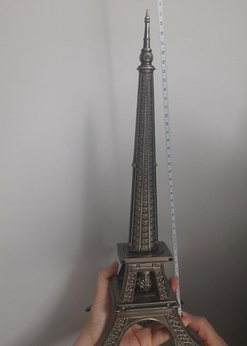 Siyah Eyfel Kulesi Figürü Kılıçlı - Görsel 12