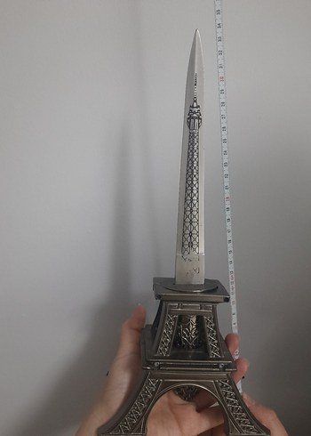 Siyah Eyfel Kulesi Figürü Kılıçlı - Görsel 9