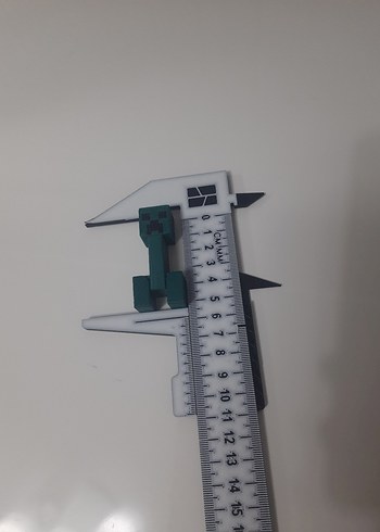 Koyu Yeşil Minecraft Creeper Figürü - Görsel 4