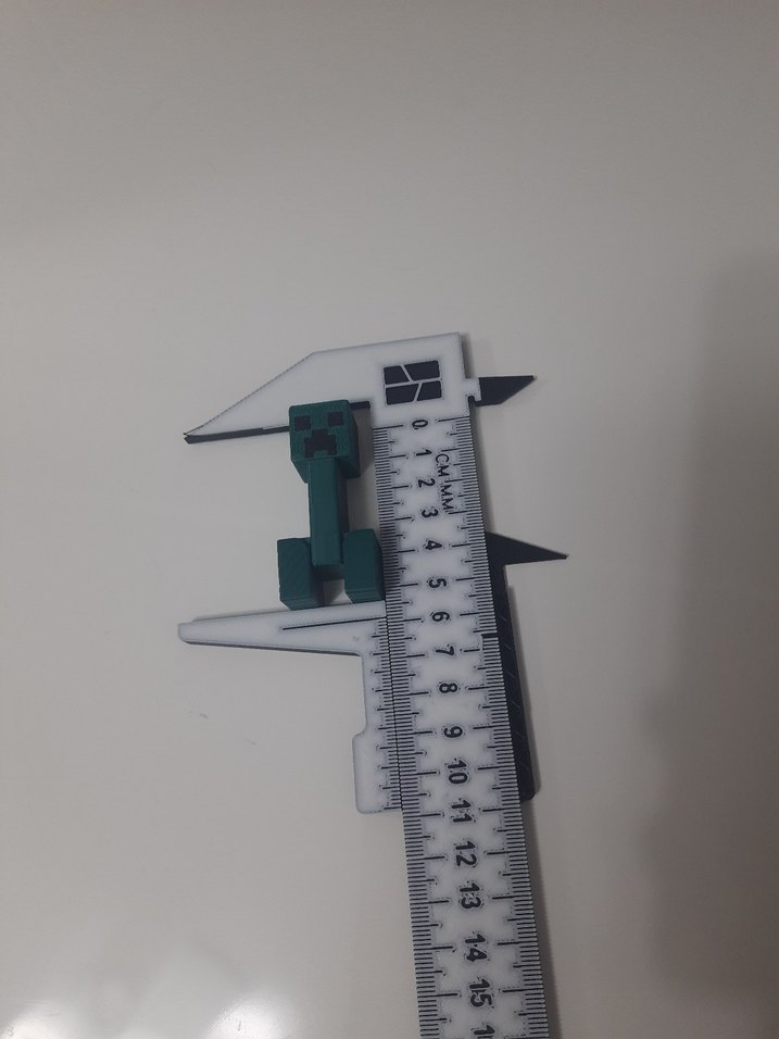 Koyu Yeşil Minecraft Creeper Figürü - Görsel 4