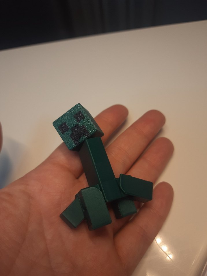Koyu Yeşil Minecraft Creeper Figürü - Görsel 2