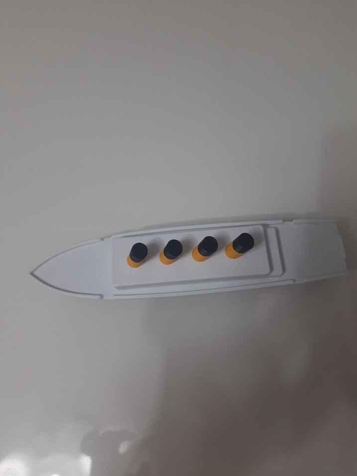 Beyaz ve Koyu Renkli Gemi Model Kiti 3D yazıcı - Görsel 2