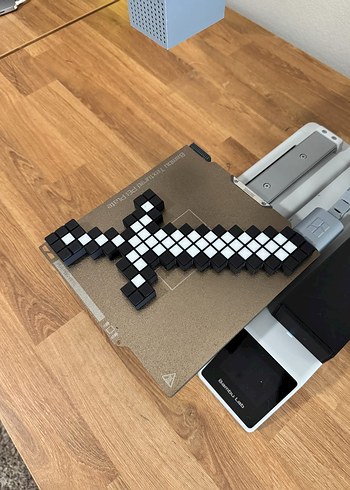 Piksel Tasarımlı Siyah-Beyaz Kılıç Figürü 3D yazıcı MineCraft - Görsel 3