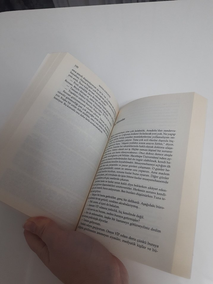 Madalyonun İçi - Gülseren Budayıcıoğlu - Görsel 2