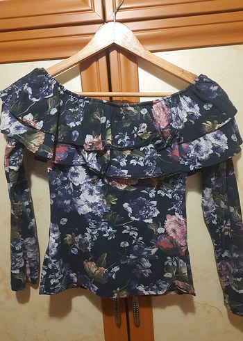 Omuzları açık çiçekli üst H&M Bedeni standart - Görsel 3